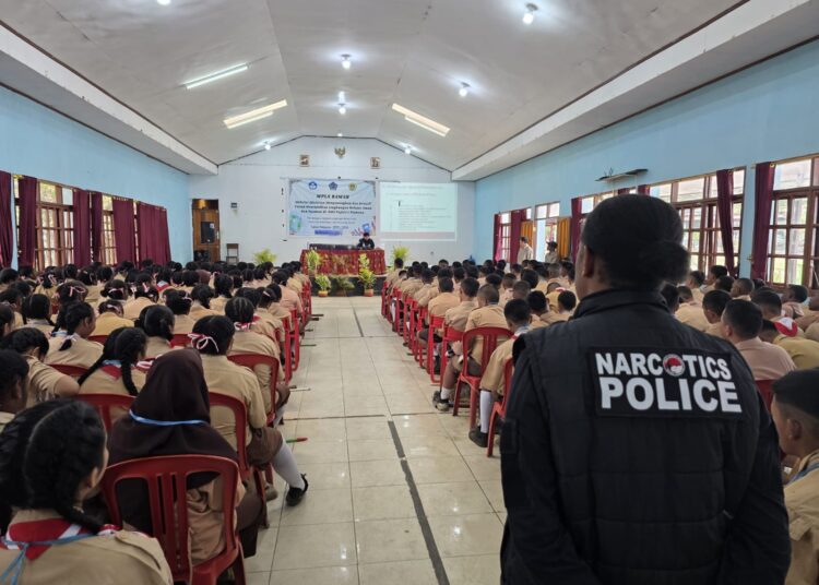 Sat Resnarkoba Polres Jayawijaya Gelar Penyuluhan Bahaya Narkoba di Sma Negeri 1 Wamena