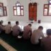 Personel Polres Sarmi Ikuti Binroh Secara Daring di Masjid Nur Rahmat