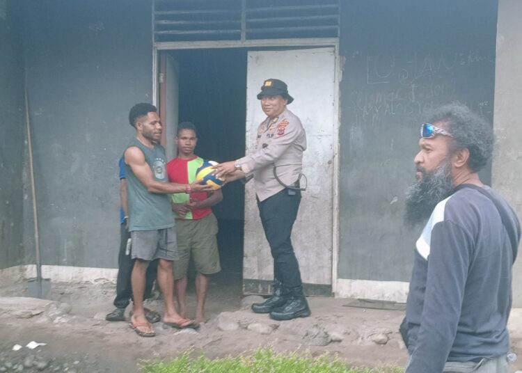 Bangun Keakraban Dan Keamanan, Polsek Wamena Kota Sambangi Tokoh Agama dan Pemuda