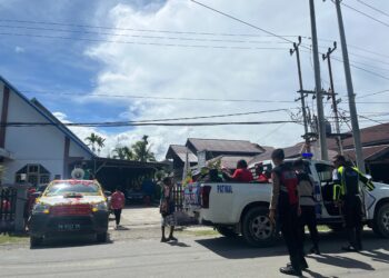 Polres Sarmi Kawal Pawai Santa Claus GKI Maranatha, Warga Antusias Menyambut Natal