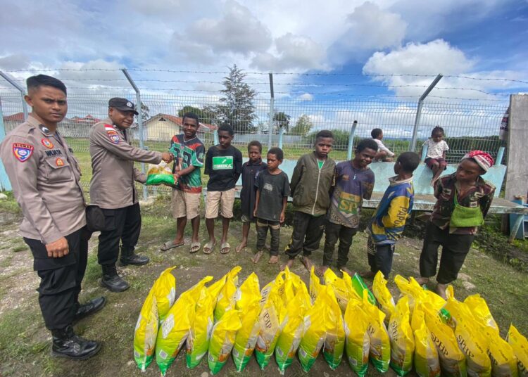 Sat Binmas Polres Jayawijaya Sambangi Anak Binaan, Berikan Motivasi Positif