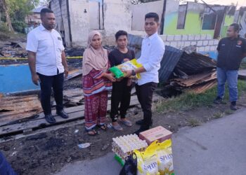 Polres Sarmi Peduli: Reskrim dan Narkoba Gelar Baksos untuk Korban Kebakaran di Hari Jadi ke-78