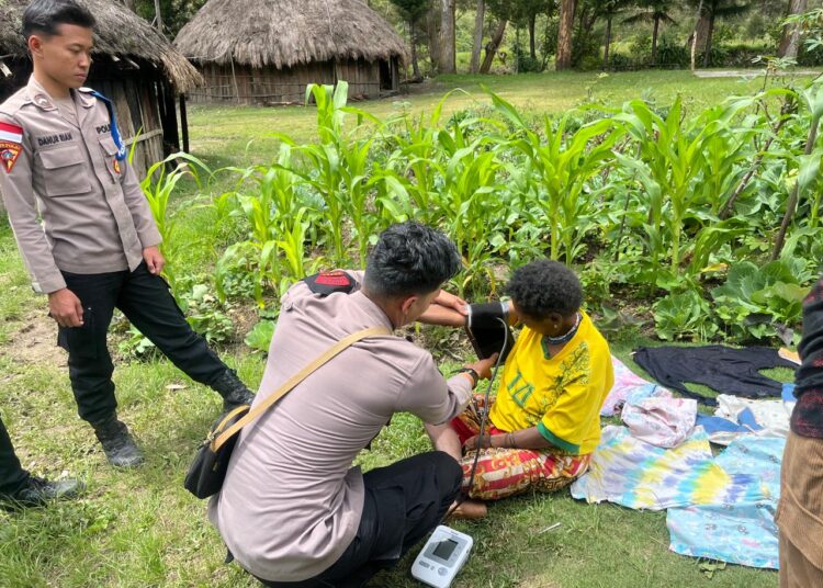 Subsatgas Keladi Sagu Terus Perkuat Layanan Kesehatan: Wujud Kehadiran Polri di Tengah Warga Lanny Jaya