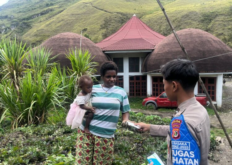 Polres Lanny Jaya Intensifkan Layanan Kemanusiaan: Subsatgas Keladi Sagu Gelar Pemeriksaan Kesehatan dan Obat Gratis di Depan Mako