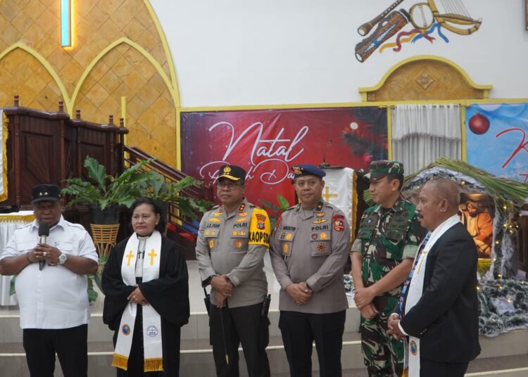 Kapolda Papua Barat Bersama Forkopimda dan Tim Asistensi Mabes Polri Tinjau Pengamanan Ibadah Natal