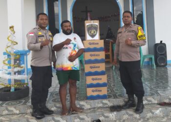 Humanis dan Peduli, Wakapolsek Bonggo Sambangi Jemaat GKI Lewat Bantuan Kasih