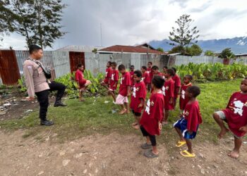 Melalui Operasi Rasaka Cartenz 2025, Subsagagas Si Ipar Polres Jayawijaya Bangun Karakter Anak Papua