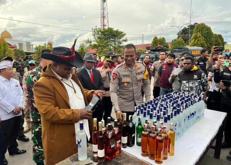 Polres Jayawijaya Musnahkan Miras, Sajam, dan Narkotika Hasil Ops Lilin Cartenz 2025