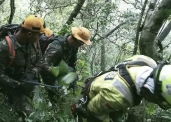 Prajurit TNI Temukan Enam Korban Kecelakaan Pesawat ATR 42-500