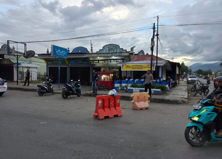 Polres Jayawijaya Laksanakan Pengamanan dan Gatur Lalin Ops Lilin Cartenz 2025 di Wamena