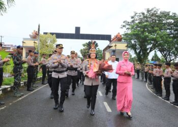 Kapolda Papua Barat Pimpin Penyambutan Wakapolda Papua Barat dan Sertijab Tujuh Pejabat Utama