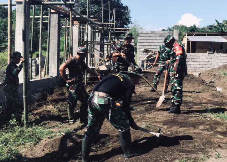 Danramil 1310-01/Bitung Turun Tangan Lakukan Perataan Tanah Pembangunan Gerai KDMP Manembo Nembo Atas