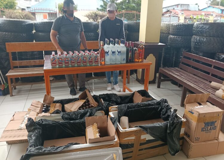 Polres Jayawijaya Amankan 11 Karton Miras Berlabel di Bandara Wamena