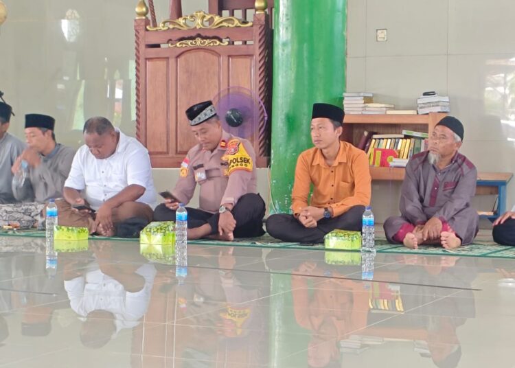 Kapolsek Bonggo Hadiri Peringatan Isra Mi’raj Nabi Muhammad SAW di Kampung Kiren