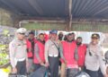 Polres Jayawijaya Salurkan Bantuan Rompi Ojek kepada Pengemudi Ojek di Kota Wamena