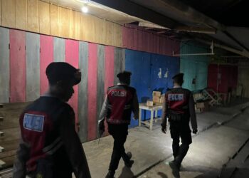 Personel Pos Shelter Sat Samapta Polres Sarmi Laksanakan Patroli Malam di Pasar Sentral Mararena