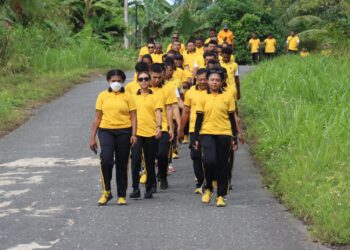 Jaga Kebugaran dan Kebersamaan, Kapolres Sarmi Pimpin Olahraga Pagi Bersama Personel