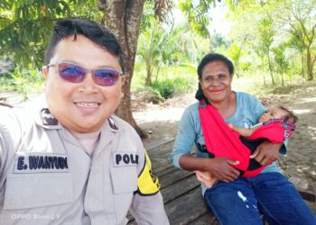 Sambangi Mama-Mama Kampung, Bhabinkamtibmas Mafen Tor Perkuat Kamtibmas