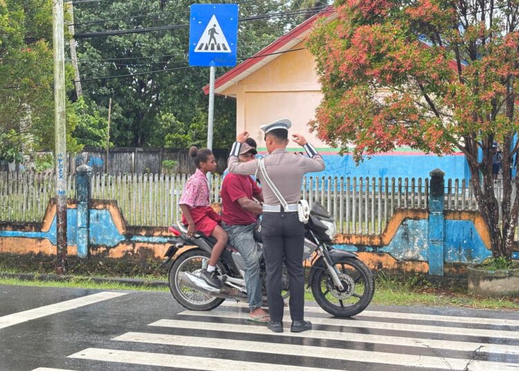 Sat Lantas Polres Sarmi Turun Pagi, Lalu Lintas Aman Anak Sekolah Nyaman