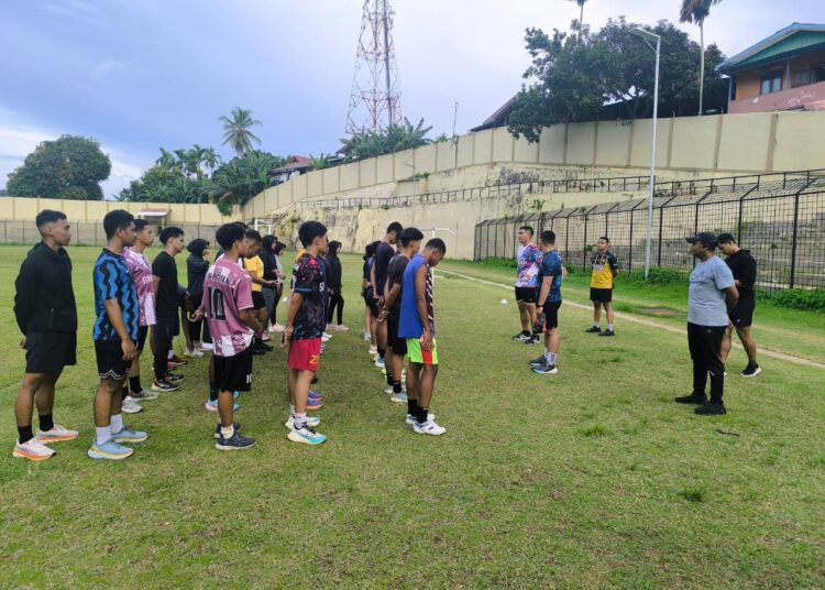 Puluhan Pelajar Ikuti Binlat Seleksi Penerimaan Polri Terpadu 2026 di Stadion 16 November Fakfak