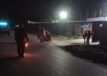 Personel Polres Jayawijaya Amankan Sholat Tarawih di Masjid Nurul Anwar