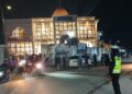 Polres Jayawijaya Amankan Sholat Tarawih di Masjid Al-Ihsan, Jamaah Beribadah dengan Khusyuk