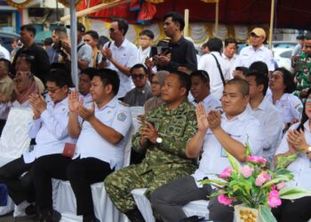 Pastikan Kebutuhan Dasar Masyarakat Tetap Terpenuhi, Dandim 1310/Bitung Bersama Forkopimda Kota Bitung Dampingi Gubernur Sulut Pantau Pasar Murah
