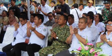 Pastikan Kebutuhan Dasar Masyarakat Tetap Terpenuhi, Dandim 1310/Bitung Bersama Forkopimda Kota Bitung Dampingi Gubernur Sulut Pantau Pasar Murah