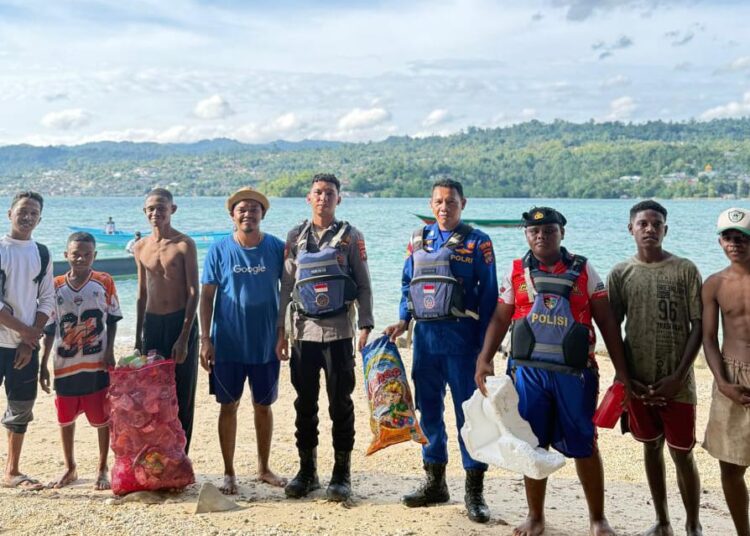 Sat Polairud Polres Fakfak dan Warga Beraksi Wujudkan Program ASRI