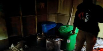 Sat Resnarkoba Polres Jayawijaya Amankan Lokasi Produksi Miras Lokal di Wamena