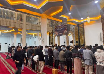 Pengamanan Sholat Tarawih, Personel Polres Jayawijaya Amankan Ibadah di Masjid Al-Ihsan