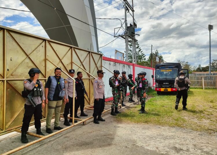 Polres Jayawijaya Amankan Pertandingan Sepak Bola Liga 4 di Wamena