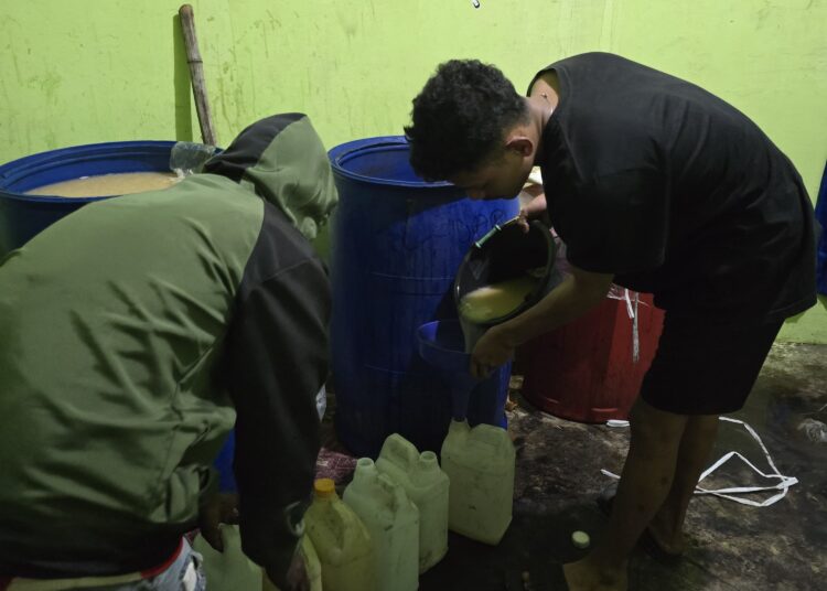 Tekan Peredaran Miras Ilegal, Sat Resnarkoba Polres Jayawijaya Amankan Lokasi Produksi Miras Lokal di Wamena