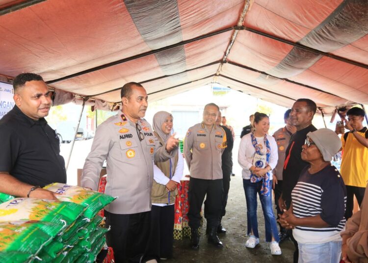 Polda Papua Barat Gelar Bazar Gerakan Pangan Murah Polri, Salurkan Beras SPHP kepada Masyarakat