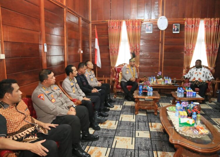 Kapolda Papua Barat Silaturahmi dengan MRP Papua Barat, Perkuat Sinergi Jaga Kamtibmas