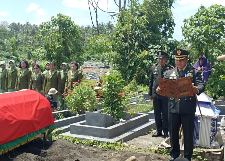Bentuk Penghargaan Atas Pengabdian, Dandim 1310/Bitung Pimpin Upacara Persemayaman dan Pemakaman Anggota Kodim 1310/Bitung dengan Penuh Khidmat