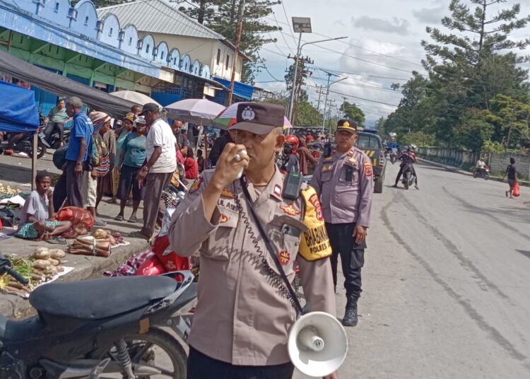 Sambut Paskah, Polsek Wamena Kota Intensifkan Patroli dan Himbauan Kamtibmas di Pusat Keramaian