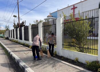 Sambut Paskah, Polsek Kawasan Bandara Sambang dan Bersihkan Gereja Gpdi El-shadday