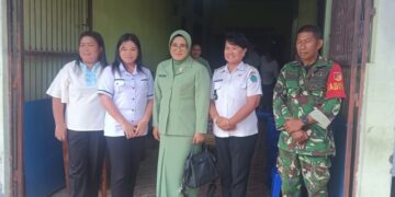 Danramil 1310-06/Airmadidi Dampingi Ketua Persit KCK Daerah XIII/Merdeka Ny. Lely Mirza Agus, Dalam Rangka Anjangsana dan Berikan Tali Asih di Wilayah Kodim 1310/Bitung