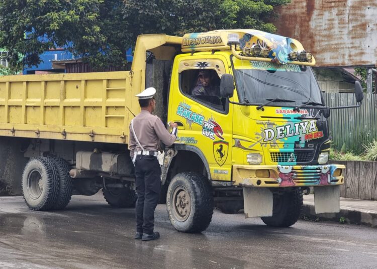Sat Lantas Polres Jayawijaya Gelar Strong Point Pagi, Wujudkan KAMSELTIBCAR Lantas di Kota Wamena