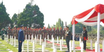 Tangis Haru Iringi Pemakaman Mayor Zulmi, Prajurit Berprestasi TNI