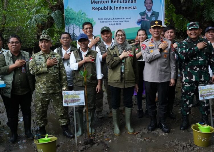 Dukung Program Pemerintah Dalam Pengelolaan Hasil Hutan, Dandim 1310/Bitung Dampingi Pangdam XIII/Merdeka Pada Kunjungan Kerja Menteri Kehutanan RI di Minahasa Utara
