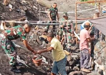 Sinergi TNI, Masyarakat, dan Pekerja, Gotong Royong Bangun Jembatan Beton Atasi Kesulitan Warga Girian Indah