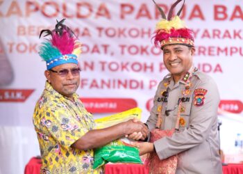 Tatap Muka Bersama Masyarakat Fanindi Pantai, Kapolda Berikan Tali Asih dan Bakti Kesehatan