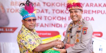 Tatap Muka Bersama Masyarakat Fanindi Pantai, Kapolda Berikan Tali Asih dan Bakti Kesehatan