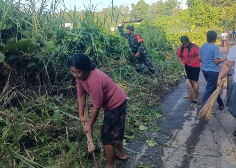 Babinsa Koramil 1310-01/Bitung Bersama Lurah dan Warga Paceda Gelar Karya Bakti Bersih Lingkungan, Dukung Gerakan Indonesia Asri