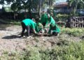 Babinsa Koramil 1310-01/Bitung Bersama Lurah dan Warga Paceda Gelar Karya Bakti Bersih Lingkungan, Dukung Gerakan Indonesia Asri