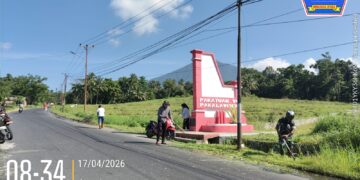 Babinsa Koramil 1310-01/Bitung Bersama Lurah dan Warga Paceda Gelar Karya Bakti Bersih Lingkungan, Dukung Gerakan Indonesia Asri