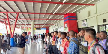 Keberangkatan calon siswa penerimaan Polri Tahun 2026 Pabanrim Jayawijaya