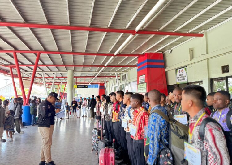 Keberangkatan calon siswa penerimaan Polri Tahun 2026 Pabanrim Jayawijaya